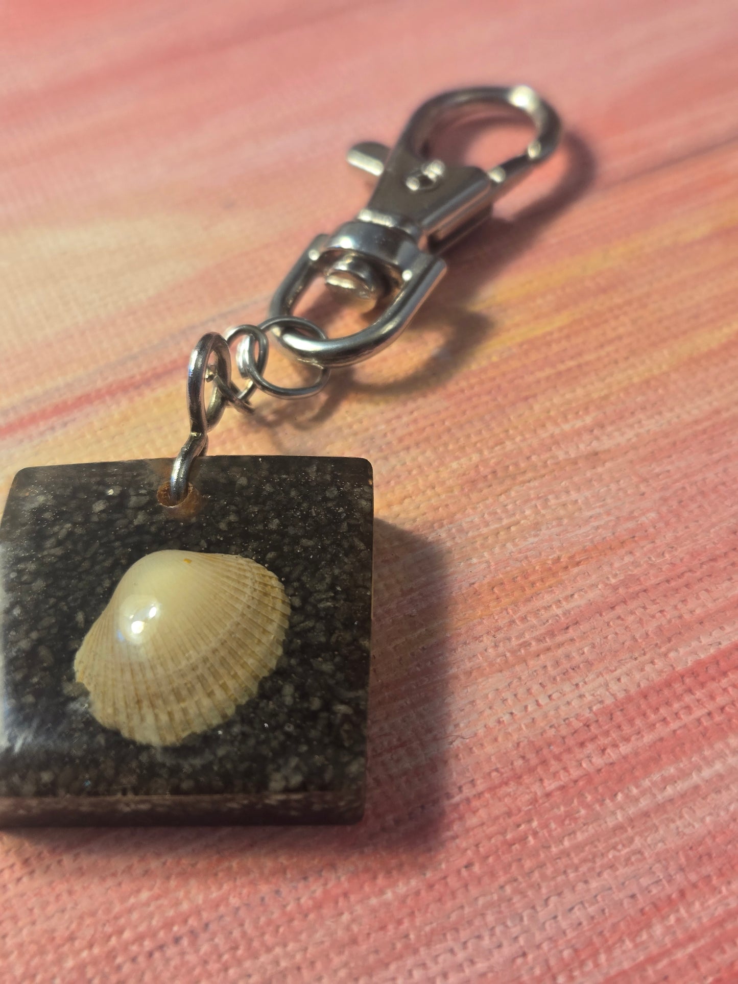 Seashell key chain black sand